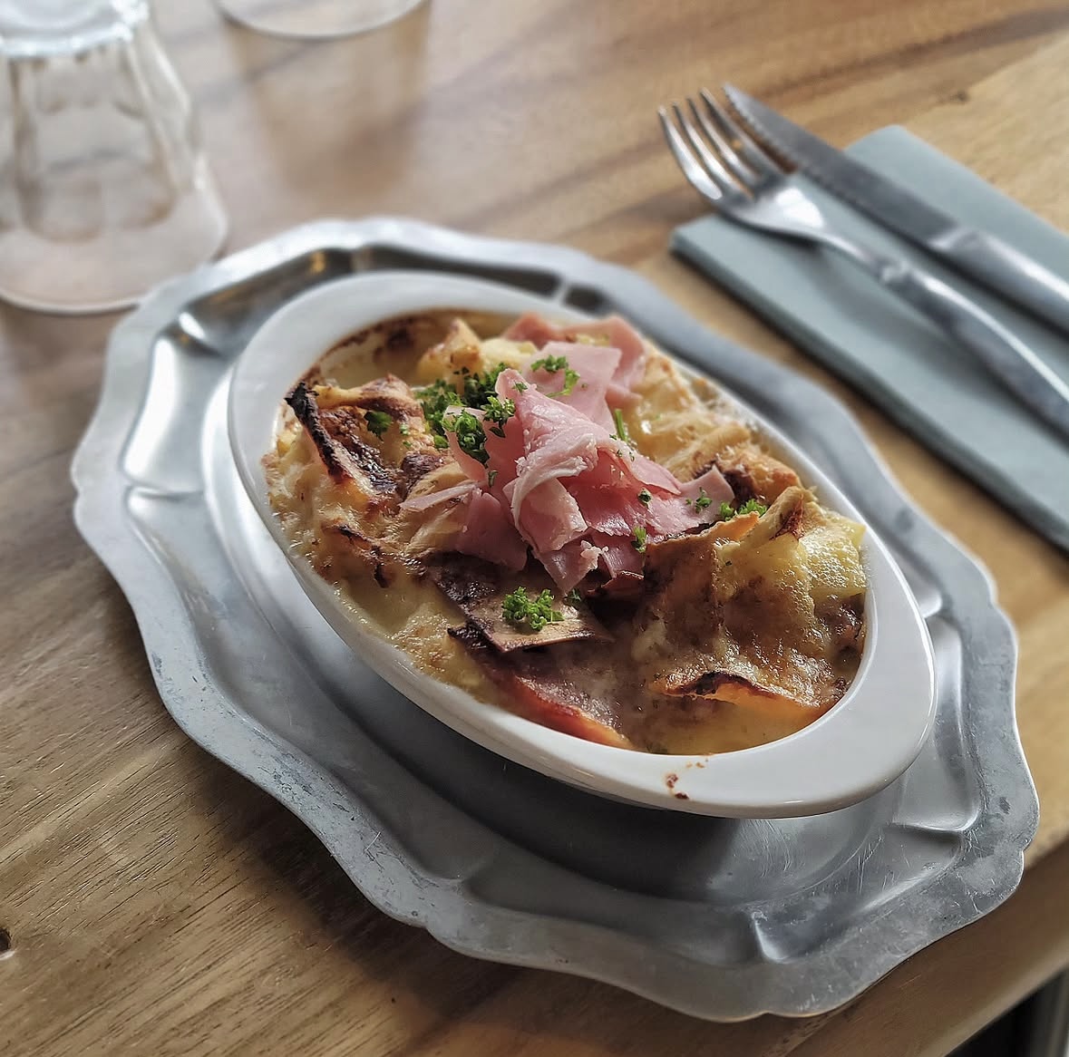 La Famille — moment au restaurant