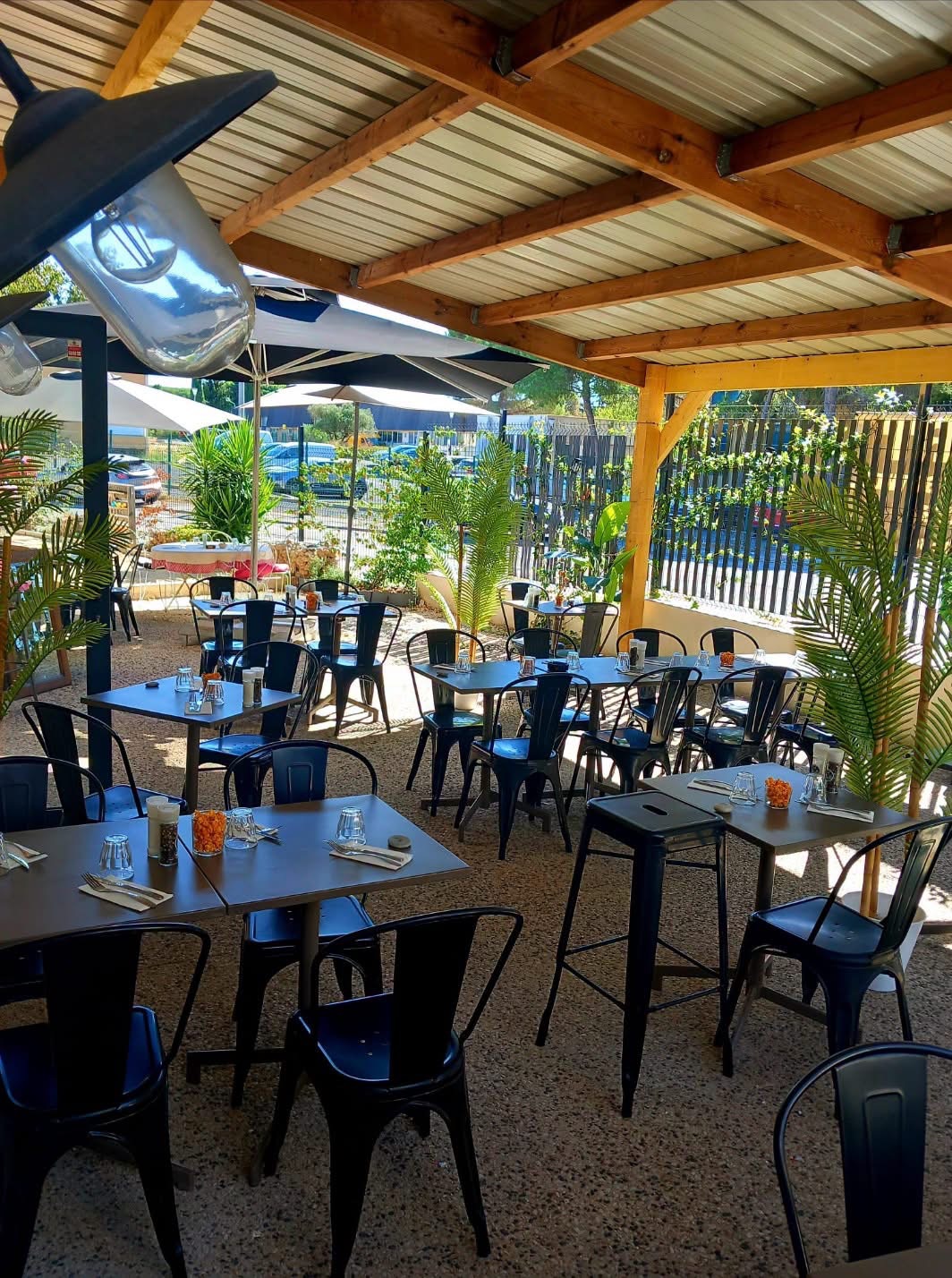 Terrasse couverte du restaurant La Famille